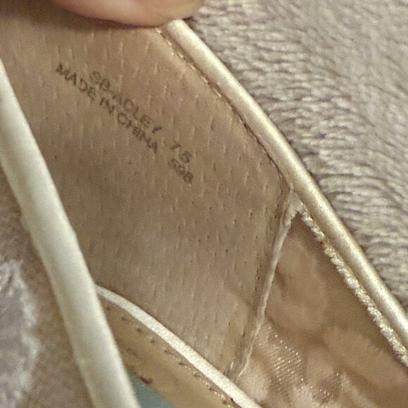 Betsey Johnson Adley Embroidered Evening Bridal Wedding Pumps Size 7.5 Ivory - Picture 16 of 16